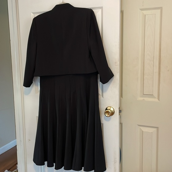 Classy 2-piece black dress. Great for special events. Fully lined. Flaired. 12 - Picture 8 of 9